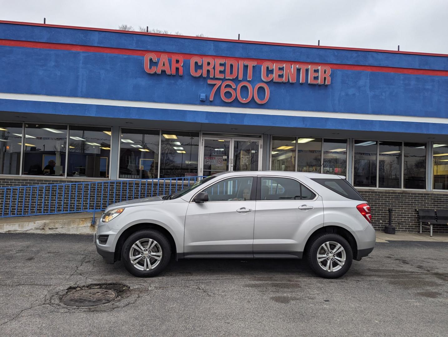 2017 SILVER Chevrolet Equinox LS 2WD (2GNALBEKXH1) with an 2.4L L4 DOHC 16V FFV engine, 6A transmission, located at 7600 S Western Ave., Chicago, IL, 60620, (773) 918-3980, 0.000000, 0.000000 - Photo#0